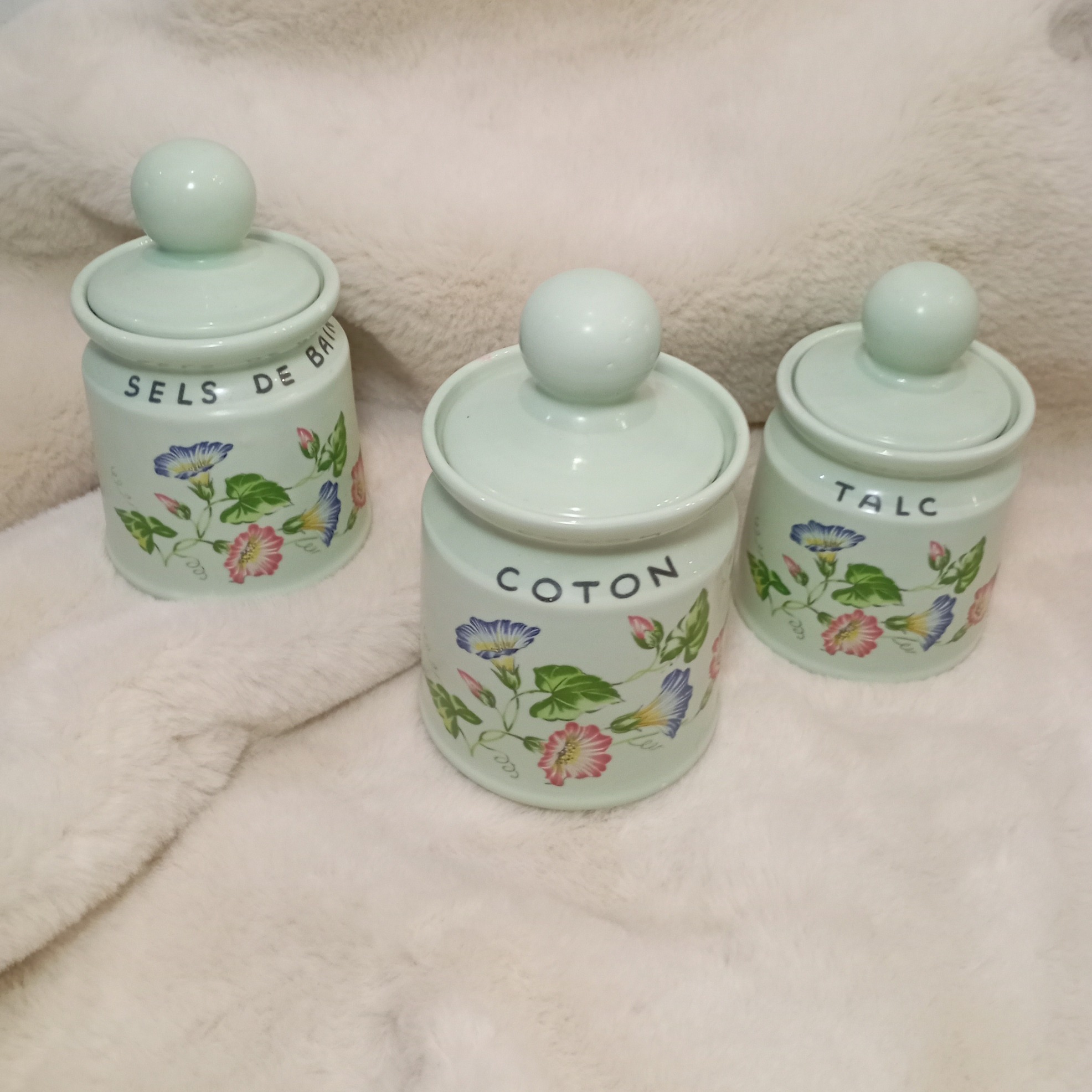 Trio de pots en porcelaines blanc/vert pour salle de bain