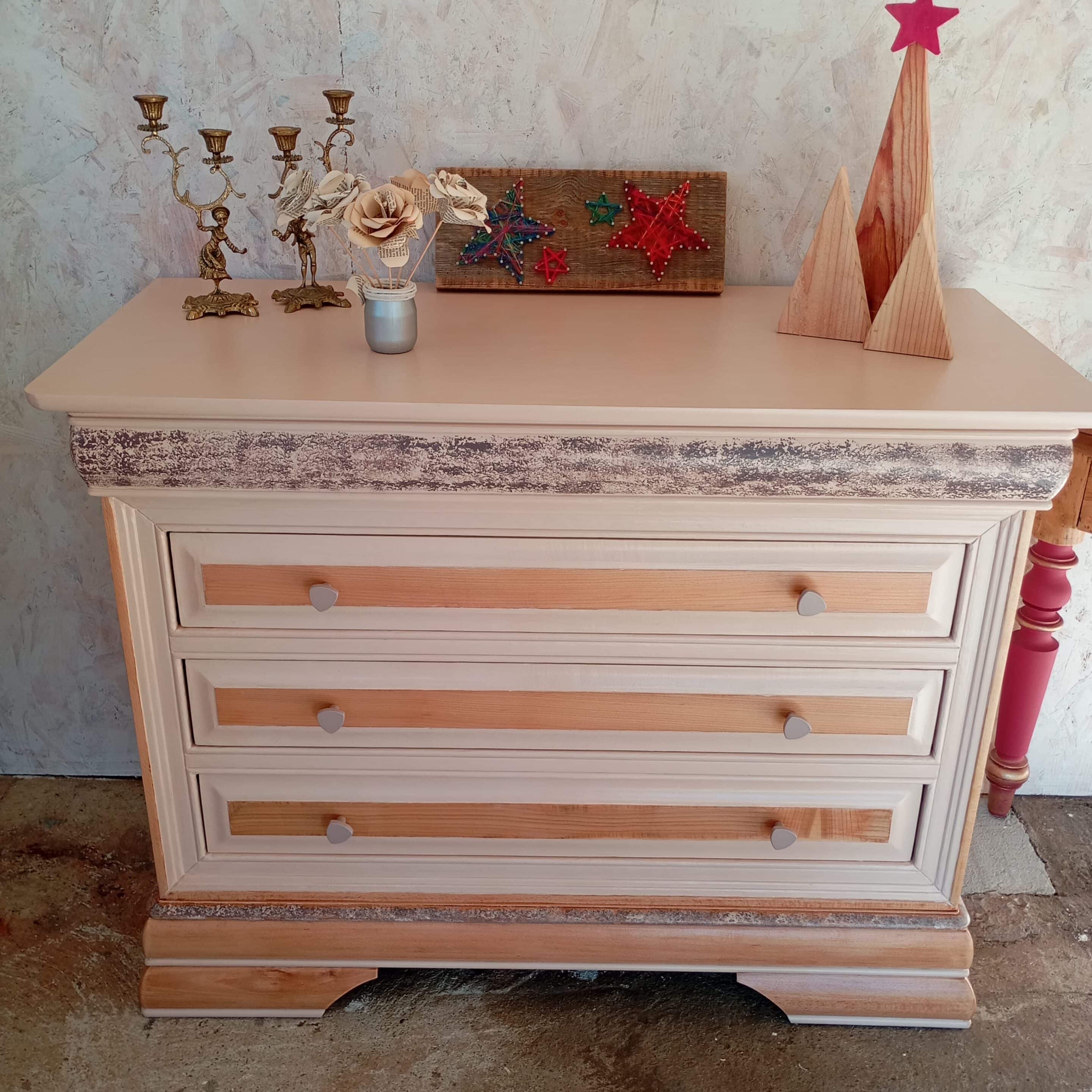 commode relookée rose violet et bois vue de face