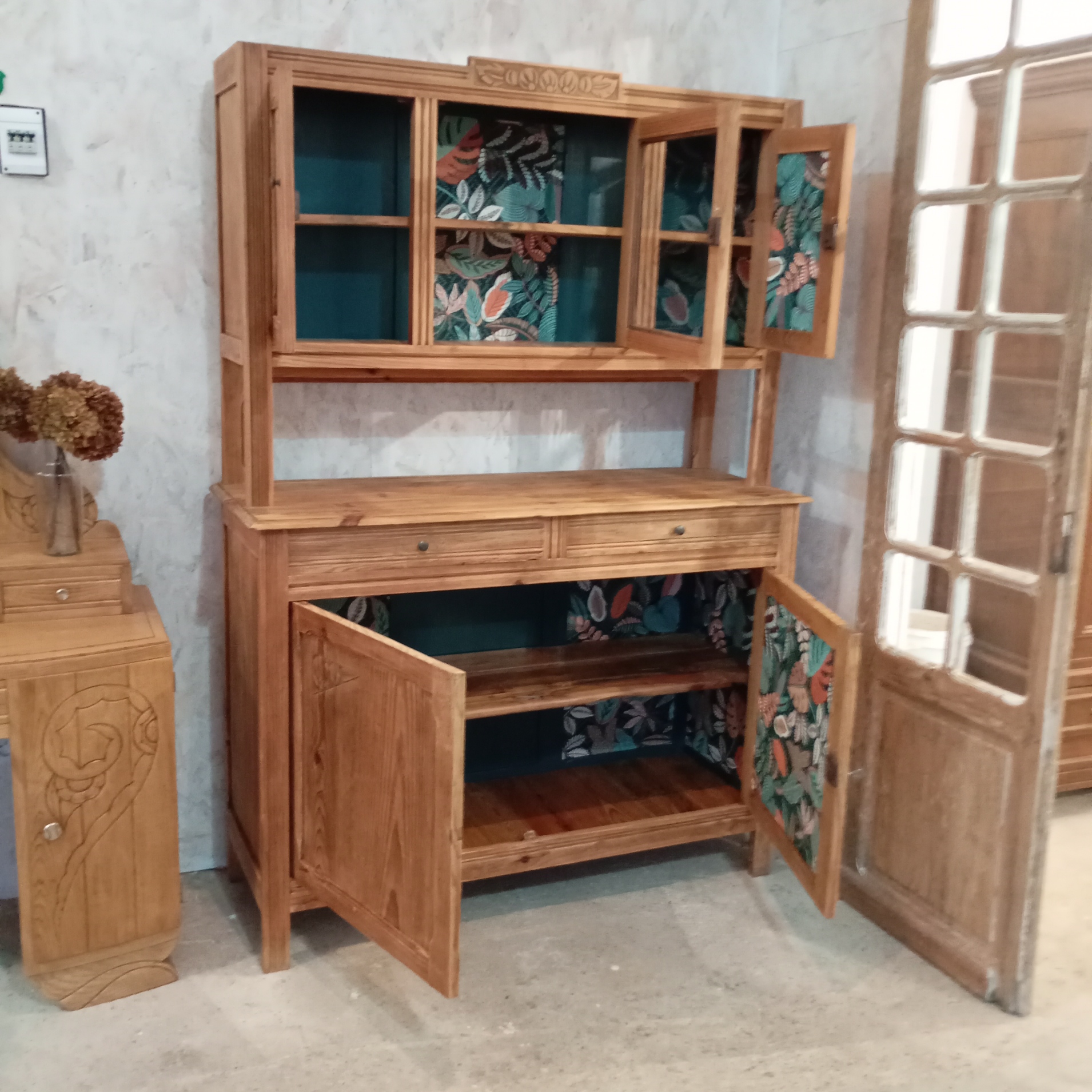 vaisselier en pin vue de face ouvert