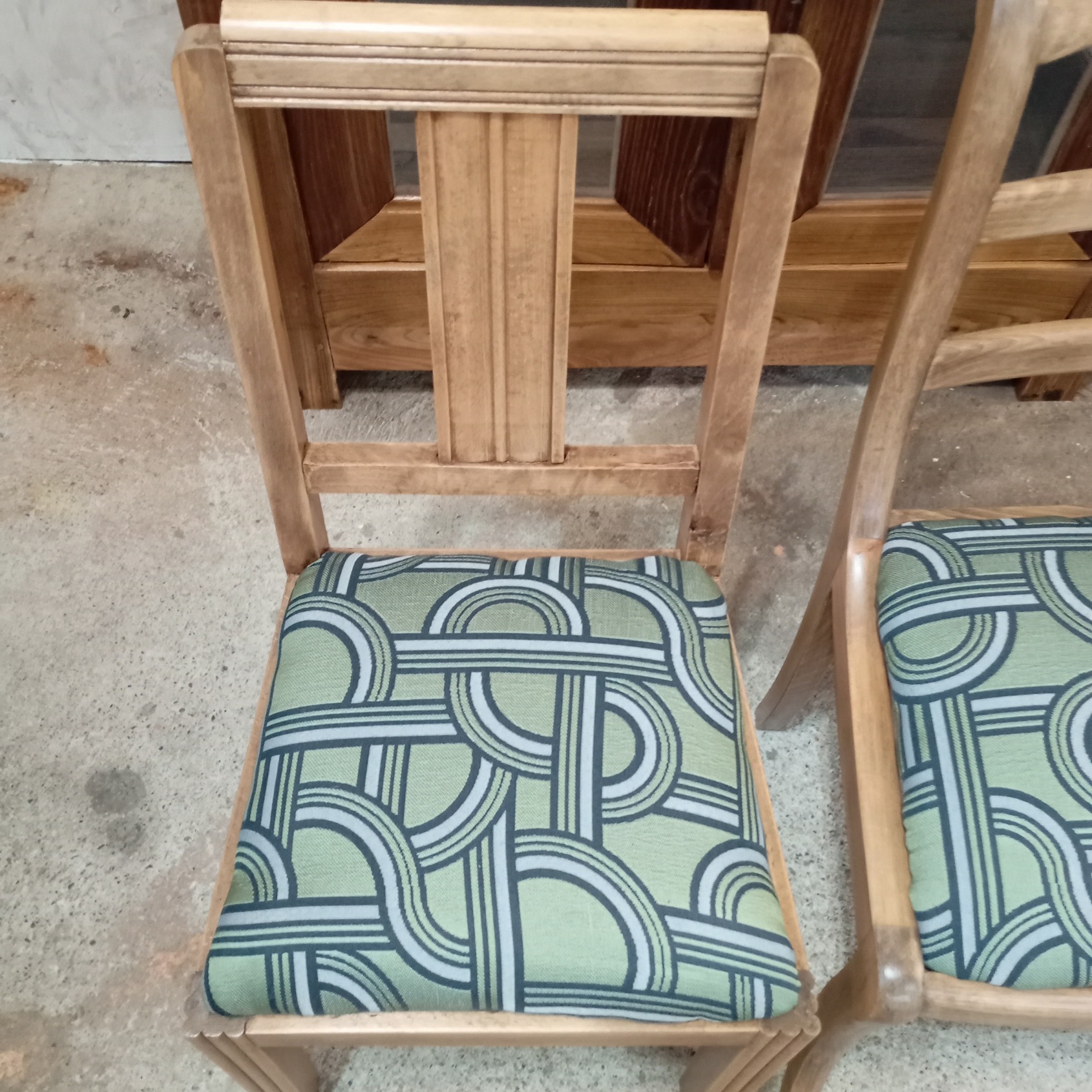 lot 3 chaises bois assises tissu vertes zoom sur la chaise 3