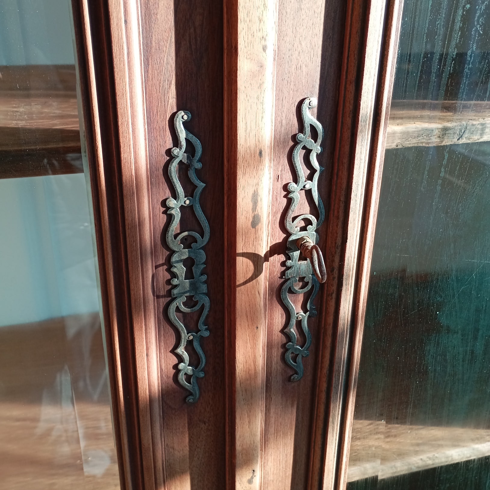 Armoire vitrée vue des clefs